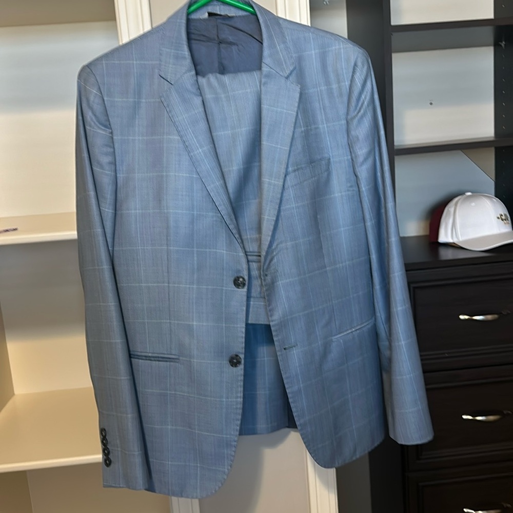 Mens suit- Le Chateau signature